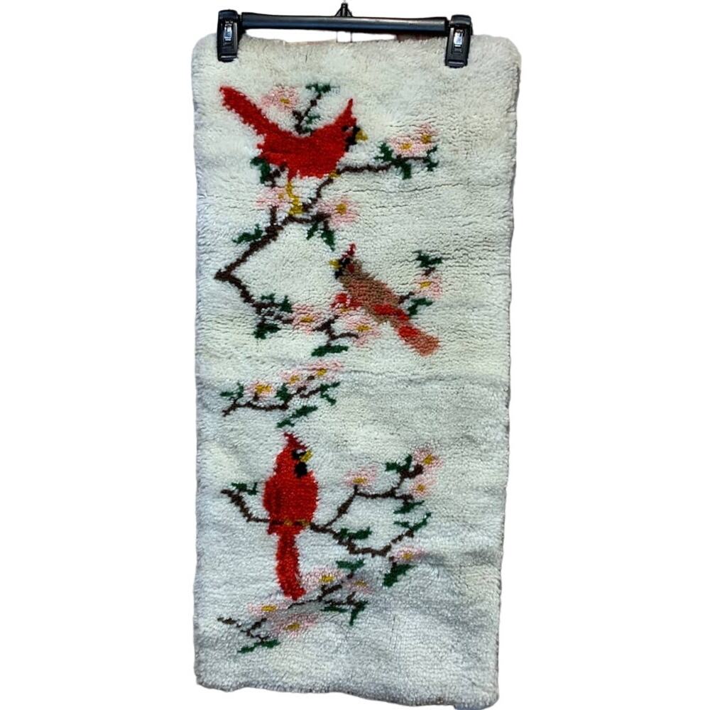 Vintage Handmade Acrylic Yarn Latch Hook Red Cardinal Bird Wall Hanging Rug Art - Picture 2 of 5